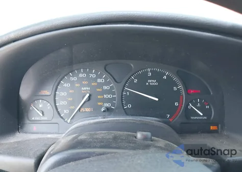 2002 Saturn S-Series Sc1 z USA, uszkodzony, nr VIN 1G8ZN128X2Z261226